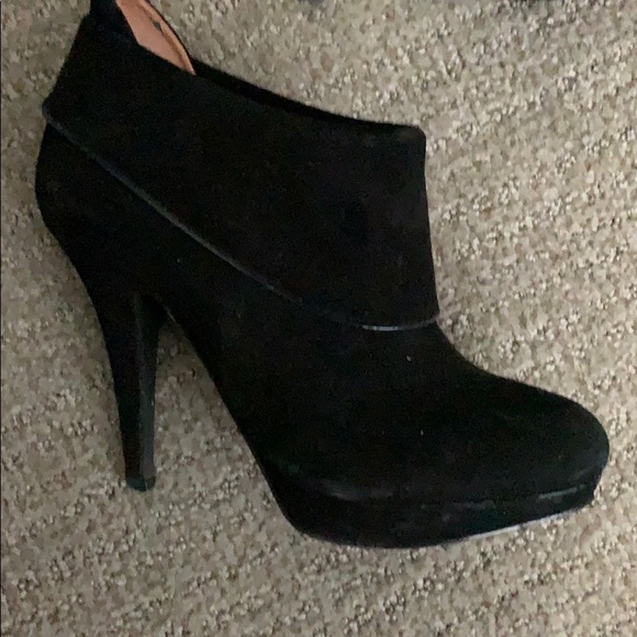 SUEDE HIGH HEELED BOOTIES! - Picture 2 of 5